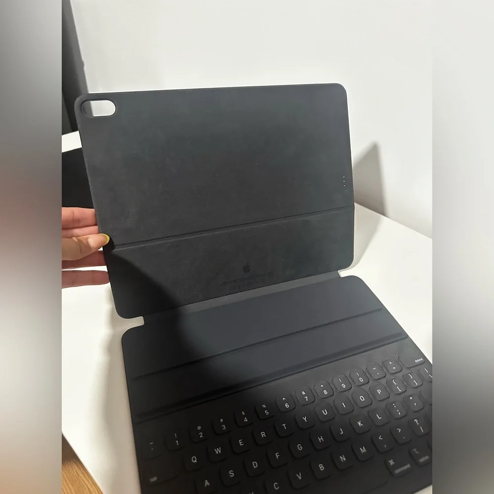 Apple Smart Keyboard Folio: iPad Keyboard case for iPad Pro